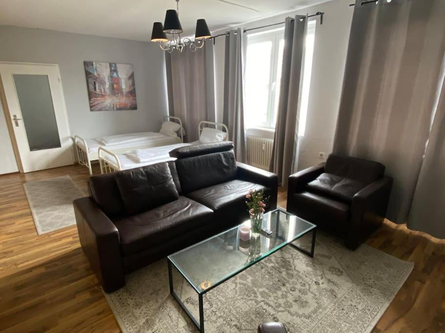 Sued- 5 Zimmer_15 Personen _ Komplett_eingerichtet Apartment