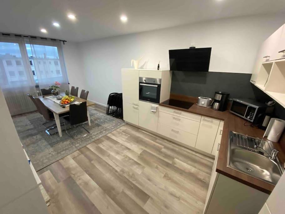 Sued- 5 Zimmer_15 Personen _ Komplett_eingerichtet Apartment *