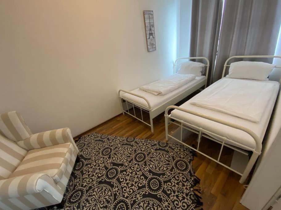 Apartment Sued- 5 Zimmer_15 Personen _ Komplett_eingerichtet Hamburg