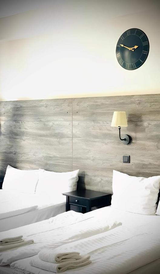 Check-in Hotel