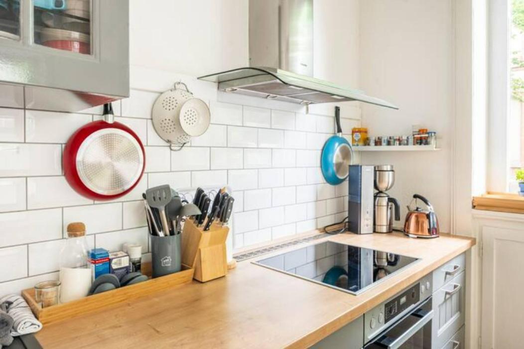 Grosszuegige Altbauwohnung In Bestlage *