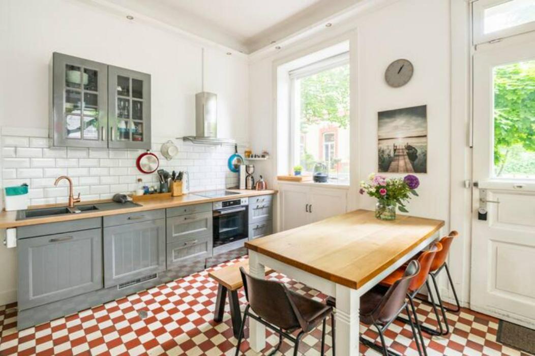Grosszuegige 185m2-altbauwohnung In Bestlage 7zimmer-2baeder-2kuechen-2wcs Hamburg
