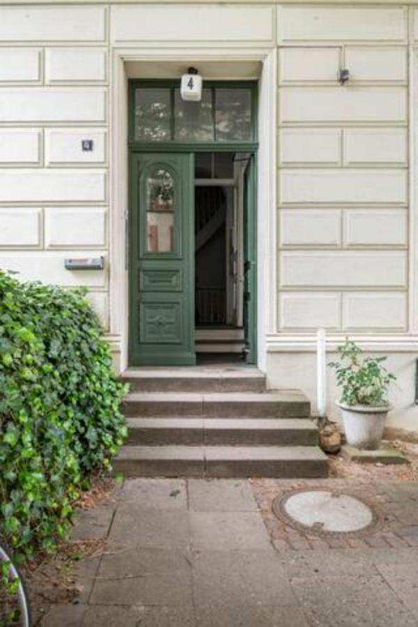 Apartment Grosszuegige 185m2-altbauwohnung In Bestlage 7zimmer-2baeder-2kuechen-2wcs *