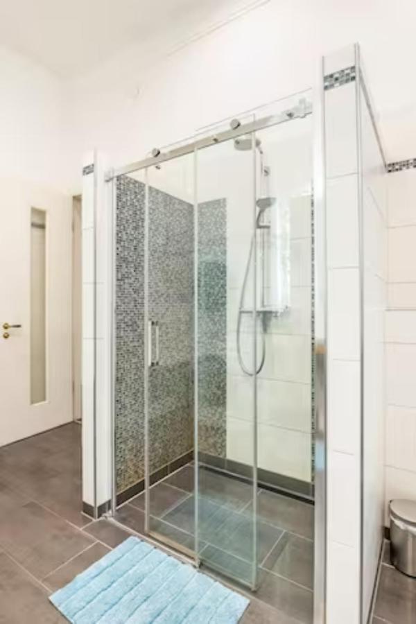 Grosszuegige Altbauwohnung In Bestlage Appartement *
