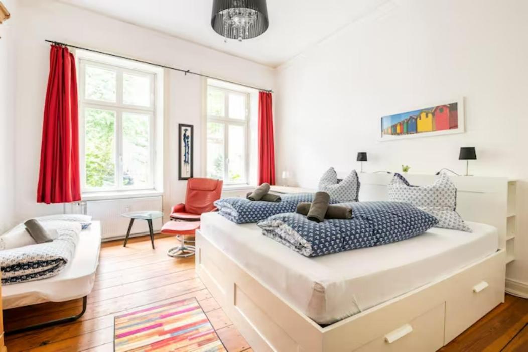 Grosszuegige Altbauwohnung In Bestlage *