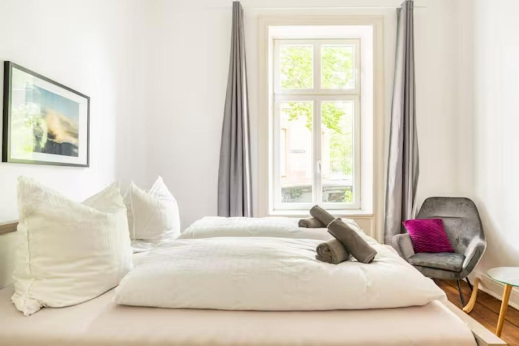 Grosszuegige 185m2-altbauwohnung In Bestlage 7zimmer-2baeder-2kuechen-2wcs *
