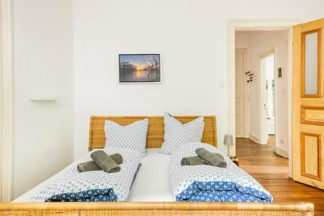 Grosszuegige 185m2-altbauwohnung In Bestlage 7zimmer-2baeder-2kuechen-2wcs Hamburg