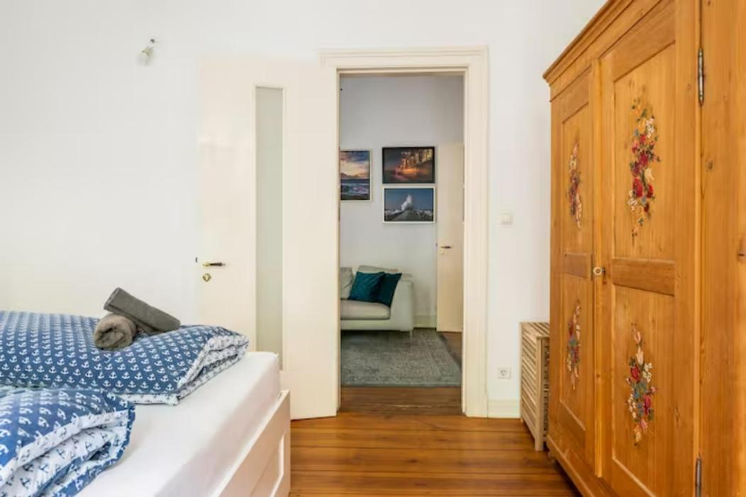 Apartment Grosszuegige 185m2-altbauwohnung In Bestlage 7zimmer-2baeder-2kuechen-2wcs Hamburg