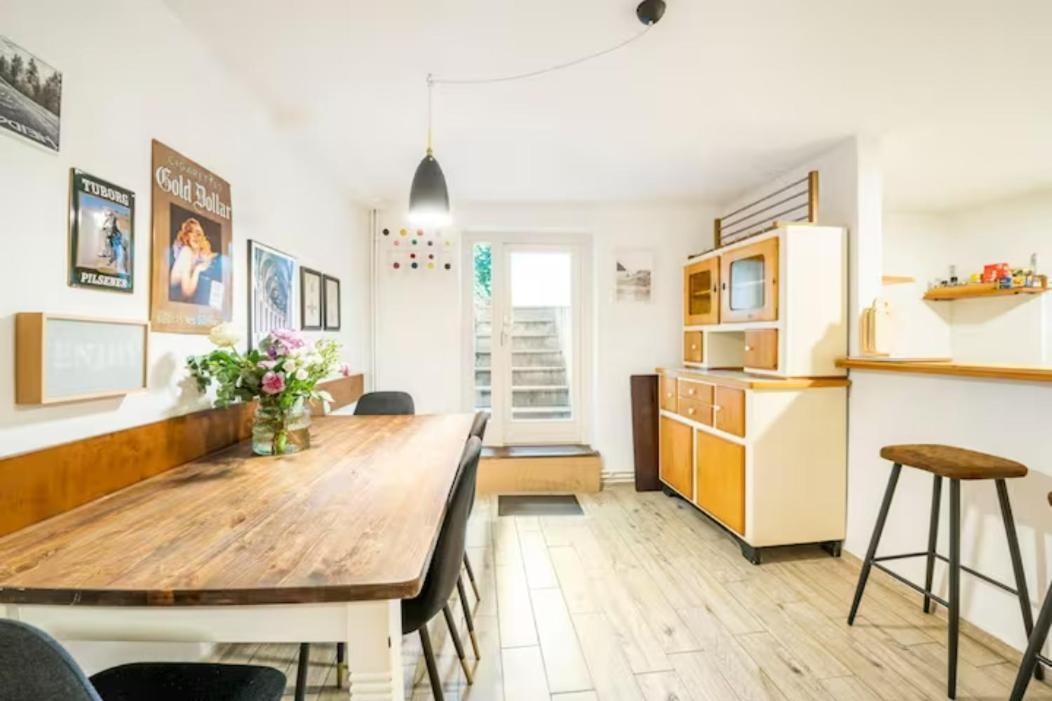 Grosszuegige 185m2-altbauwohnung In Bestlage 7zimmer-2baeder-2kuechen-2wcs