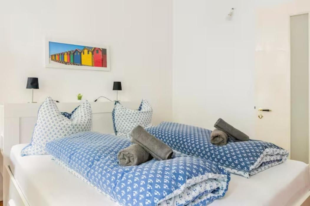 Grosszuegige 185m2-altbauwohnung In Bestlage 7zimmer-2baeder-2kuechen-2wcs Apartment
