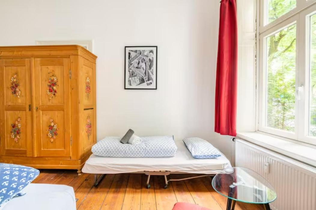 Grosszuegige 185m2-altbauwohnung In Bestlage 7zimmer-2baeder-2kuechen-2wcs Apartment *