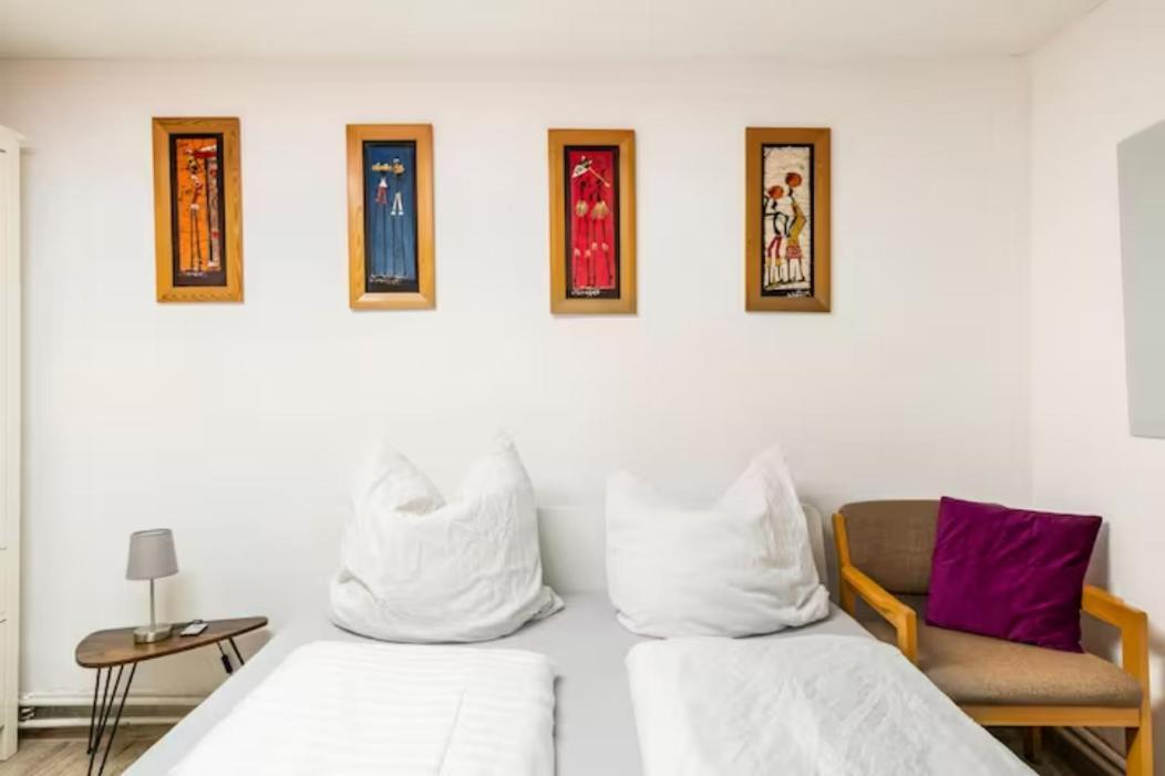 Apartment Grosszuegige 185m2-altbauwohnung In Bestlage 7zimmer-2baeder-2kuechen-2wcs *