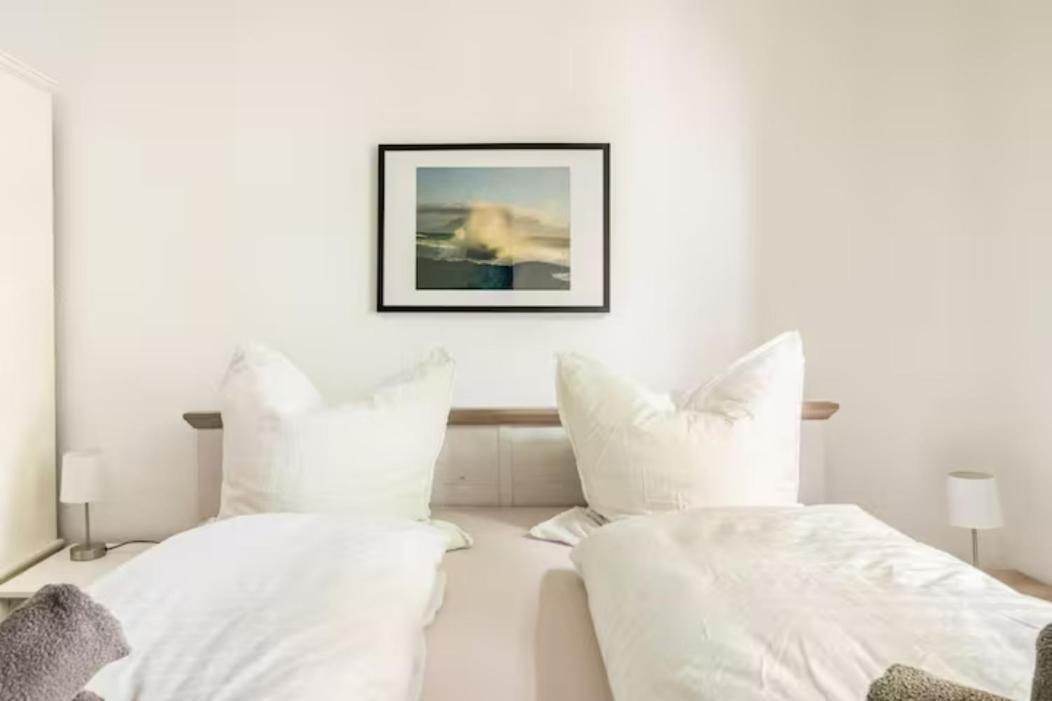 Apartment Grosszuegige 185m2-altbauwohnung In Bestlage 7zimmer-2baeder-2kuechen-2wcs *