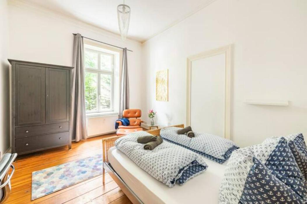 Grosszuegige 185m2-altbauwohnung In Bestlage 7zimmer-2baeder-2kuechen-2wcs * Hamburg