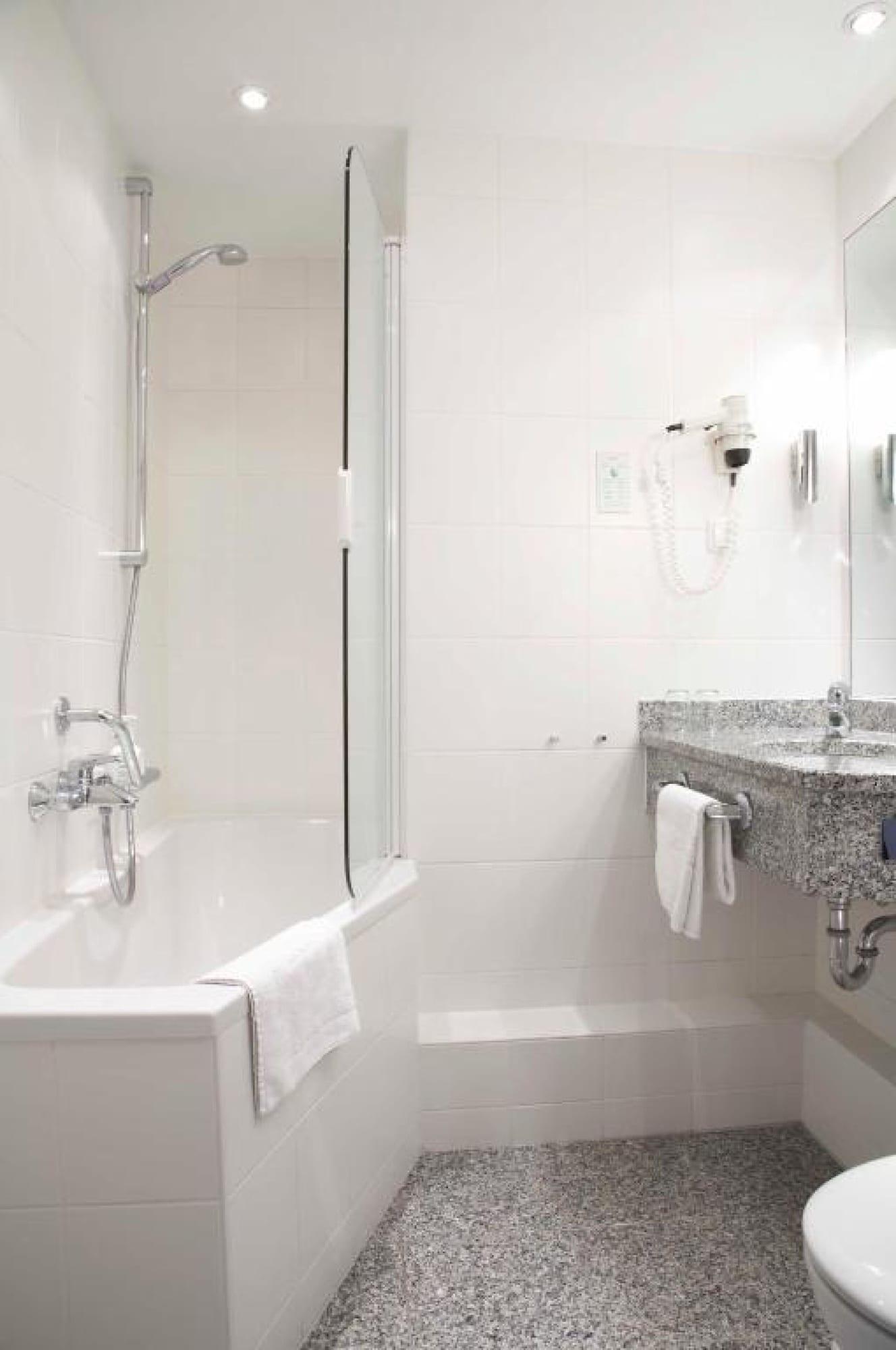 Hotel Baseler Hof 4*