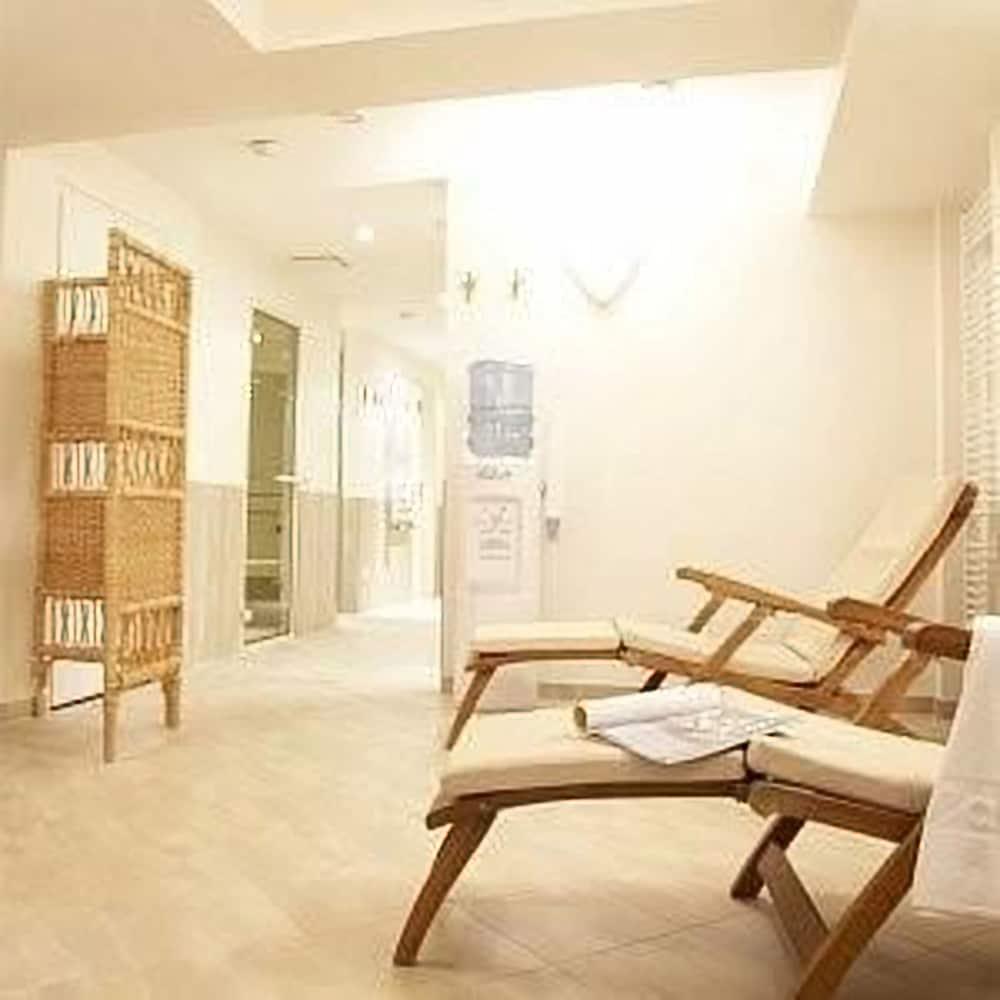 Baseler Hof Hotel 4*