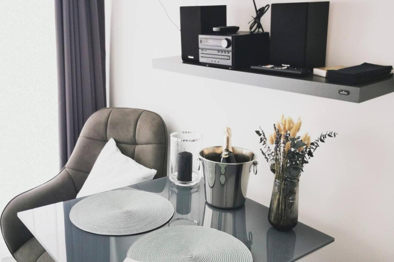 Hh 01 By Rockchair - Superhost Status - Modernes Mit Sonnigem Balkon & Premium Boxspringbetten In Winterhude - Geheimtipp Hamburg