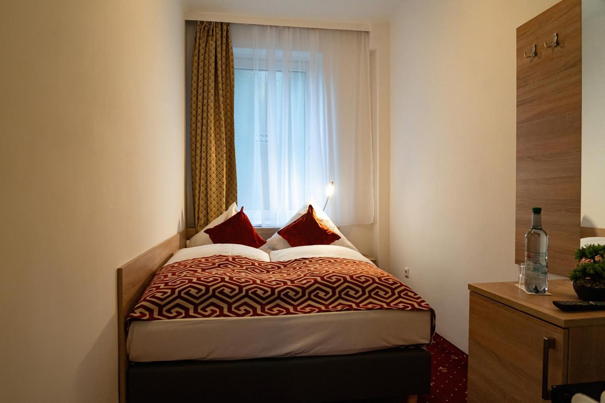 Hotel Stadion Stadt 3*