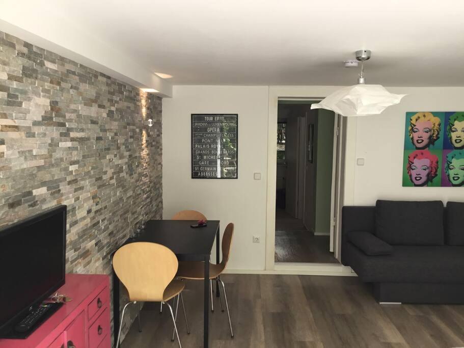 Zentral Und Ruhig Apartment *