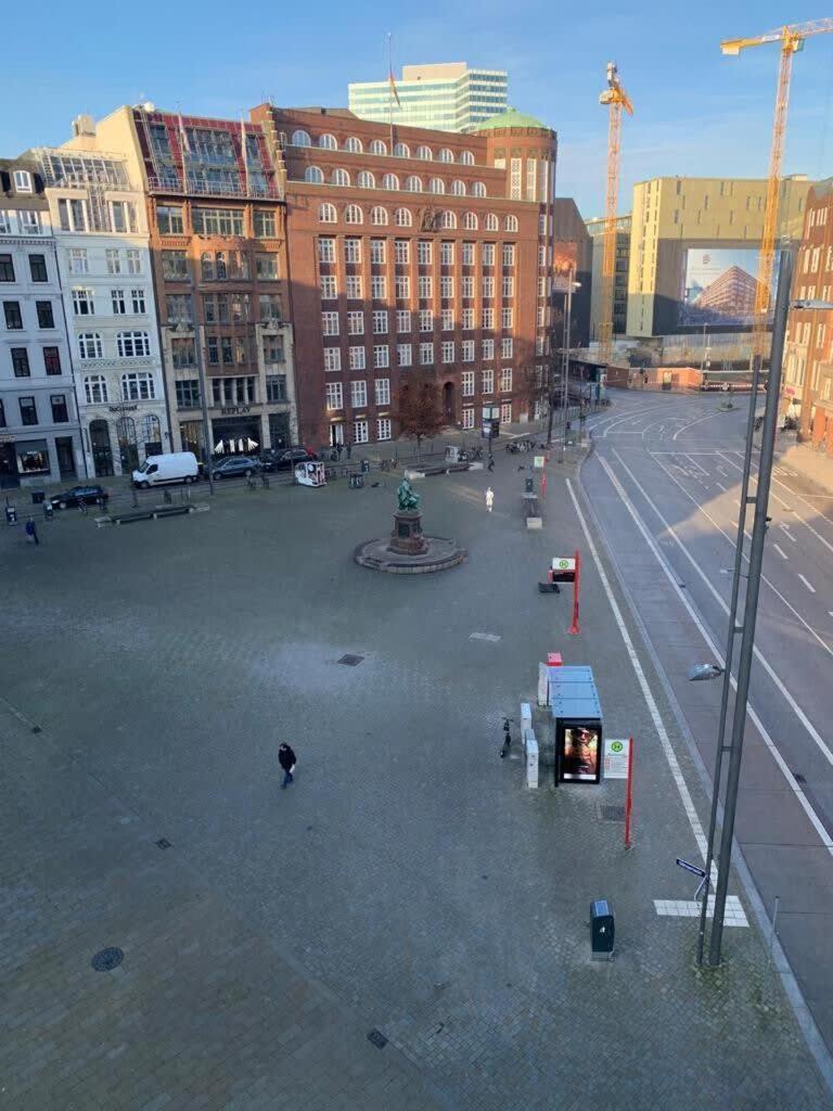 Hamburger Perle Am Gaensemarkt Und Binnenalster