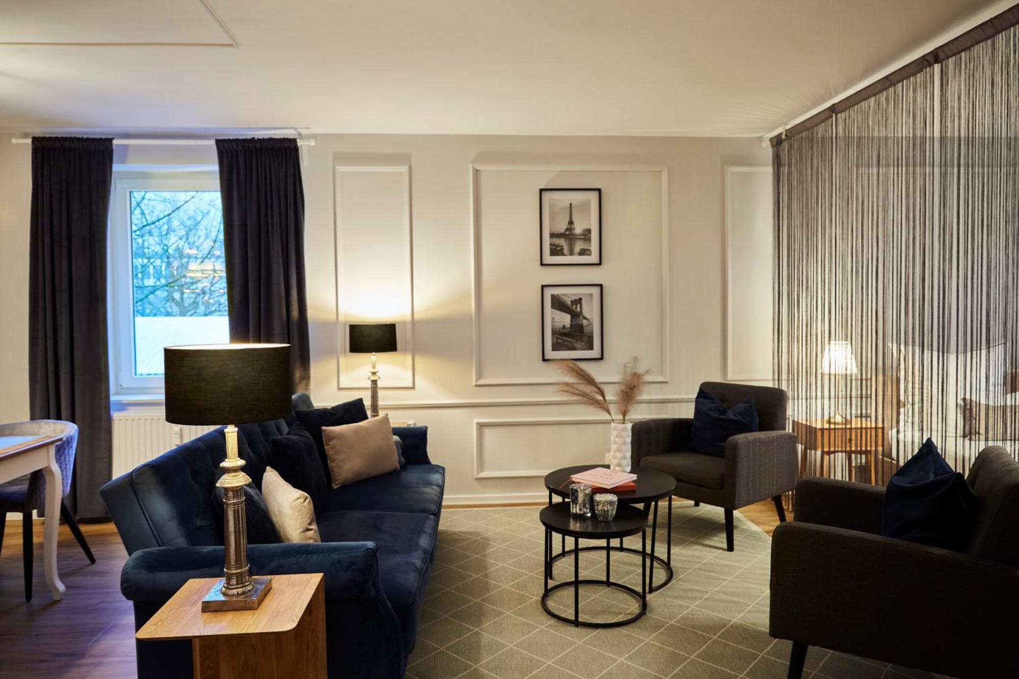 Appartement R B Am Airport - 1-4 Personen - Kueche - Smart Tv - Waschmaschine - Perfekt Fuer Geschaeftsreisende Oder Familien *