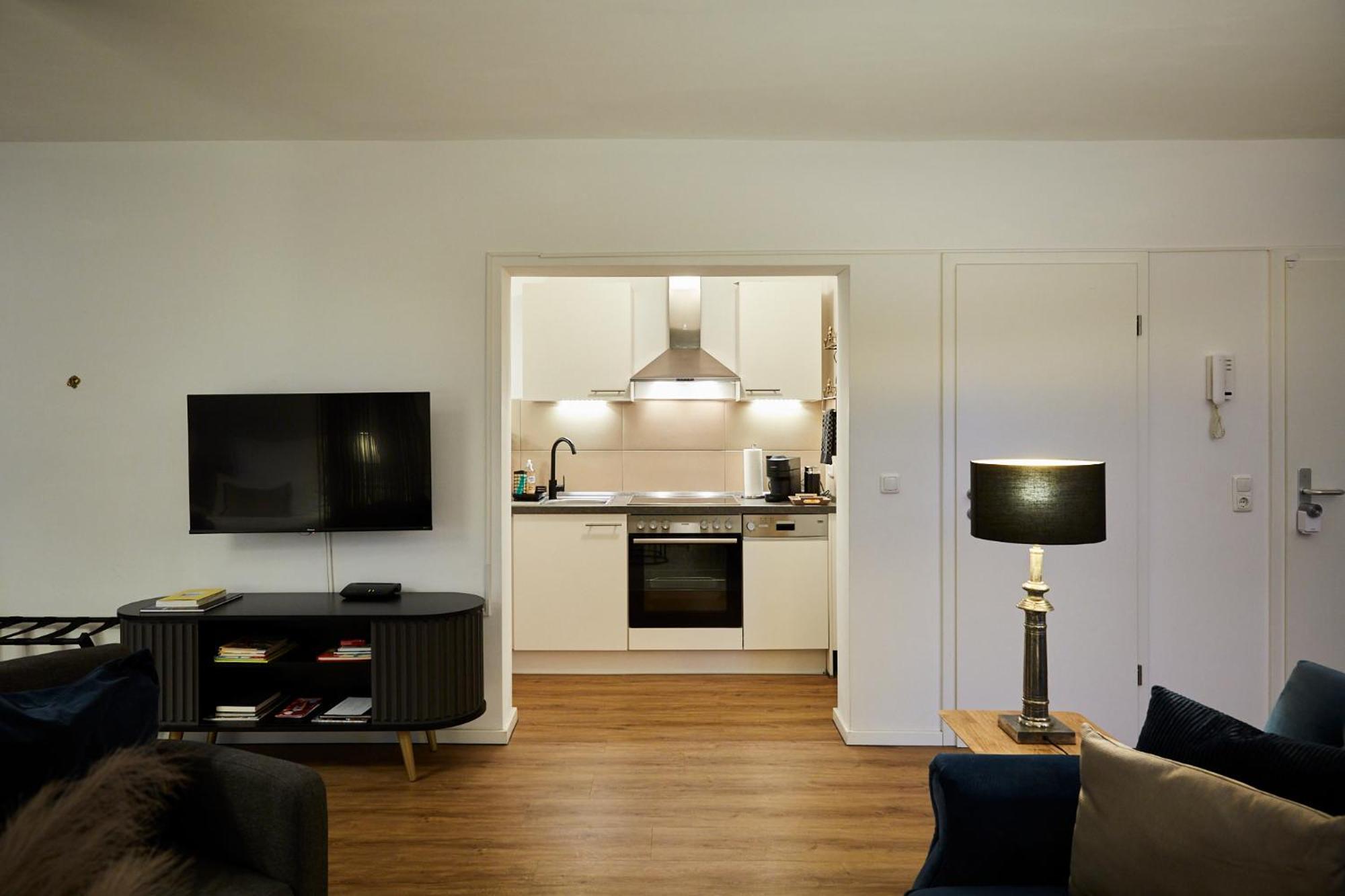 Appartement R B Am Airport - 1-4 Personen - Kueche - Smart Tv - Waschmaschine - Perfekt Fuer Geschaeftsreisende Oder Familien *