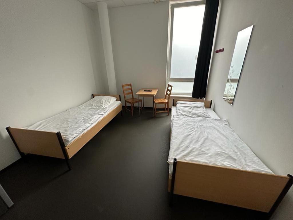 Arena & Monteurzimmer Hostel *