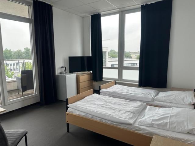 Hostel Arena & Monteurzimmer