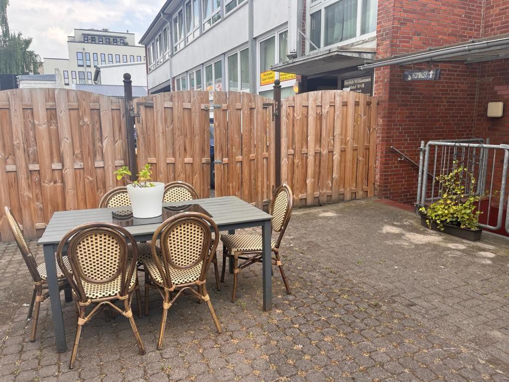 Wandsbek Hotel *