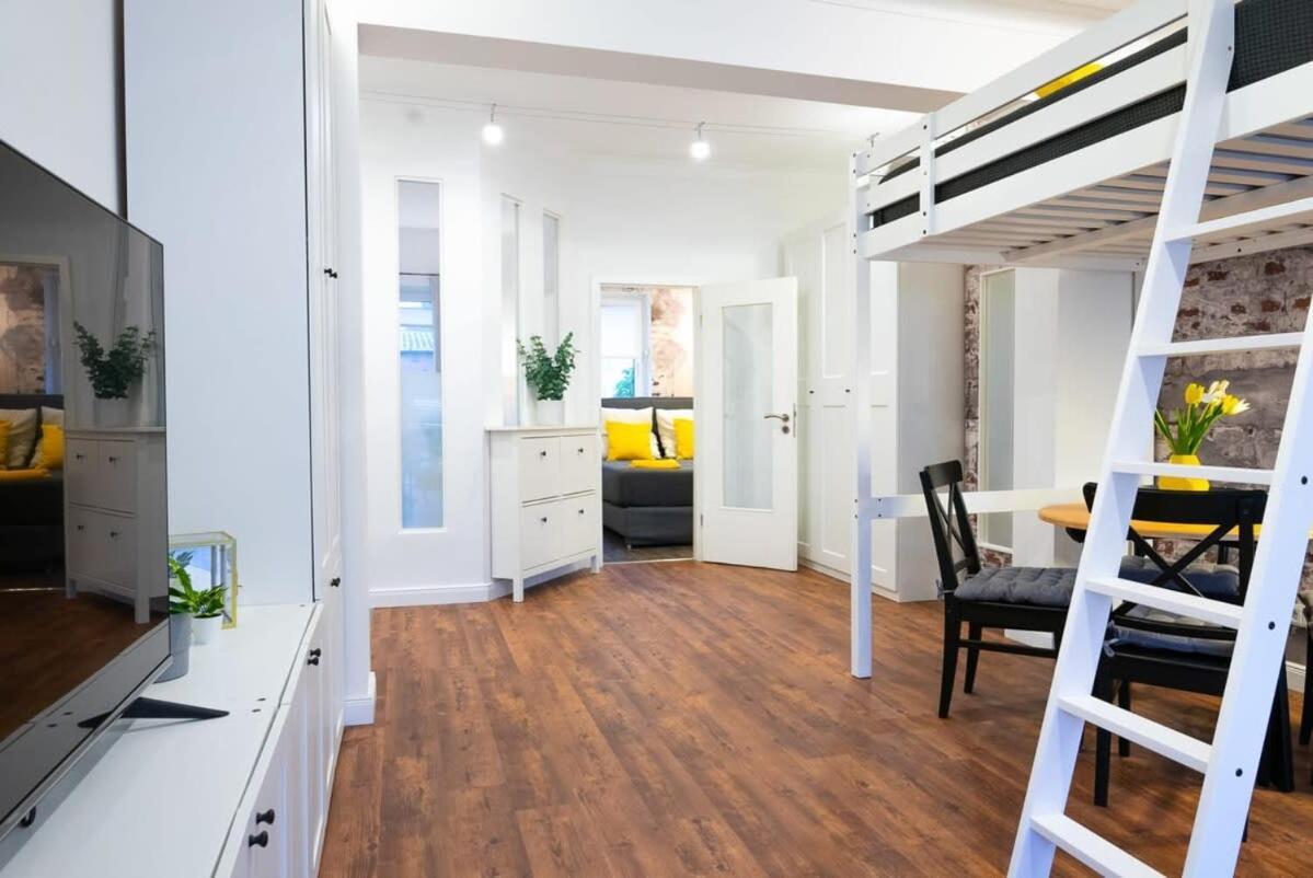 Shabby Chic In Ideal Location Apartment