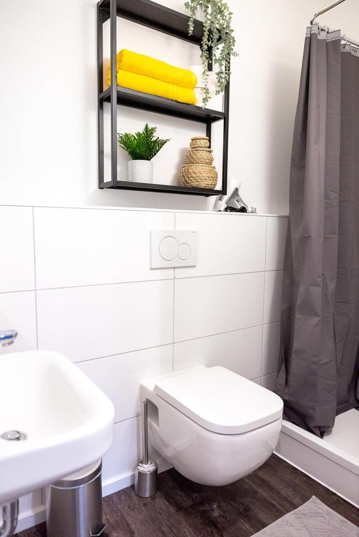 Shabby Chic In Ideal Location Apartment