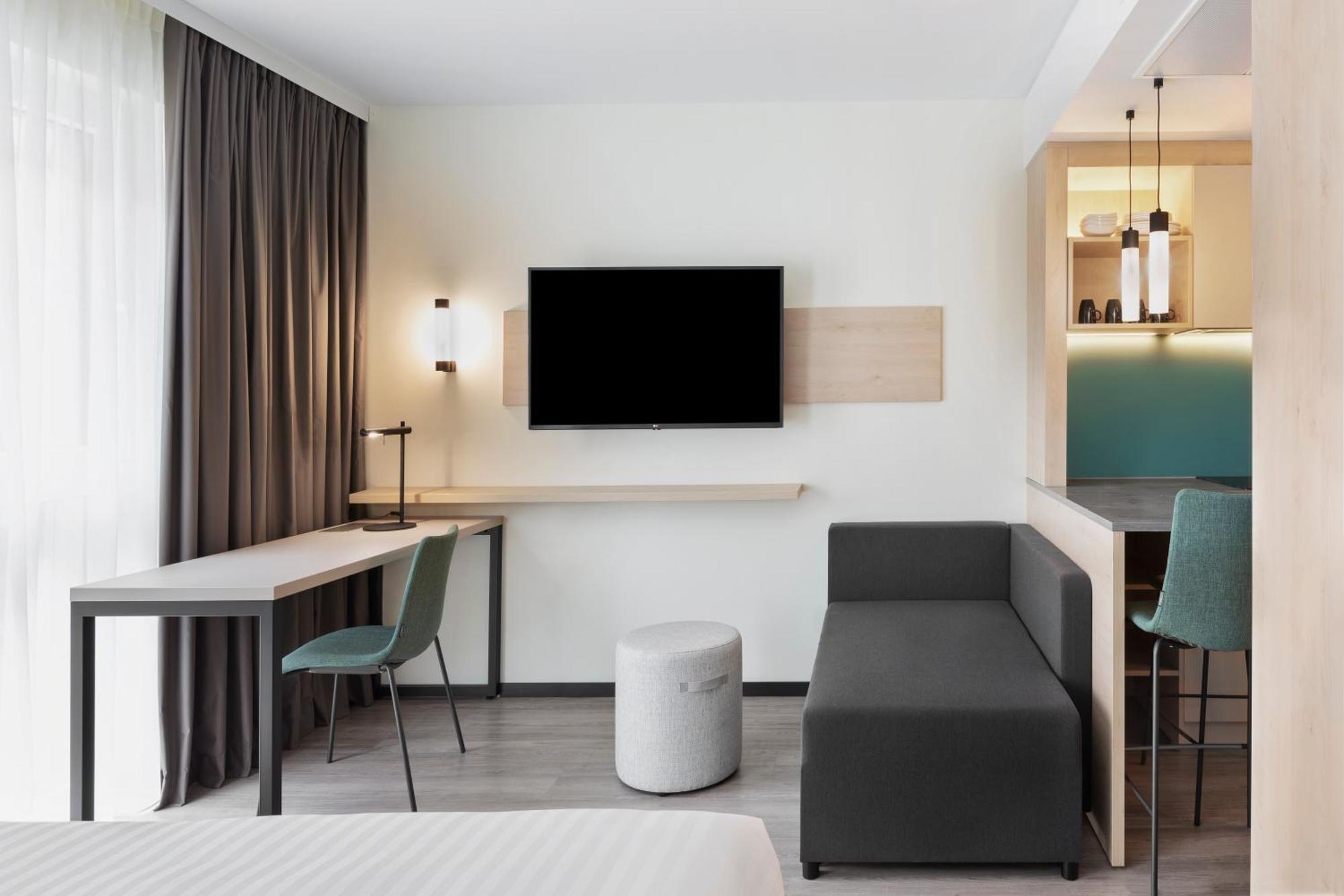Hotel By Marriott Altona 4*