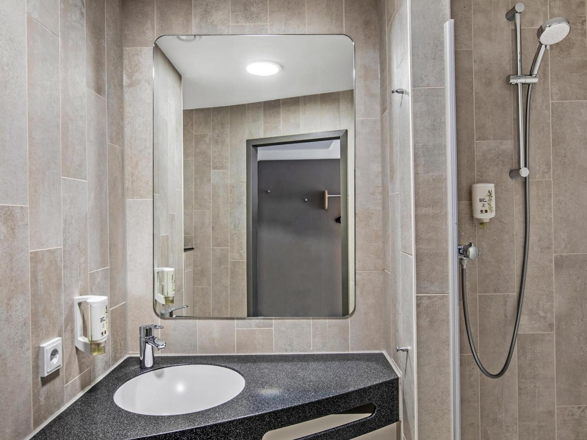Hotel Ibis Airport 3*