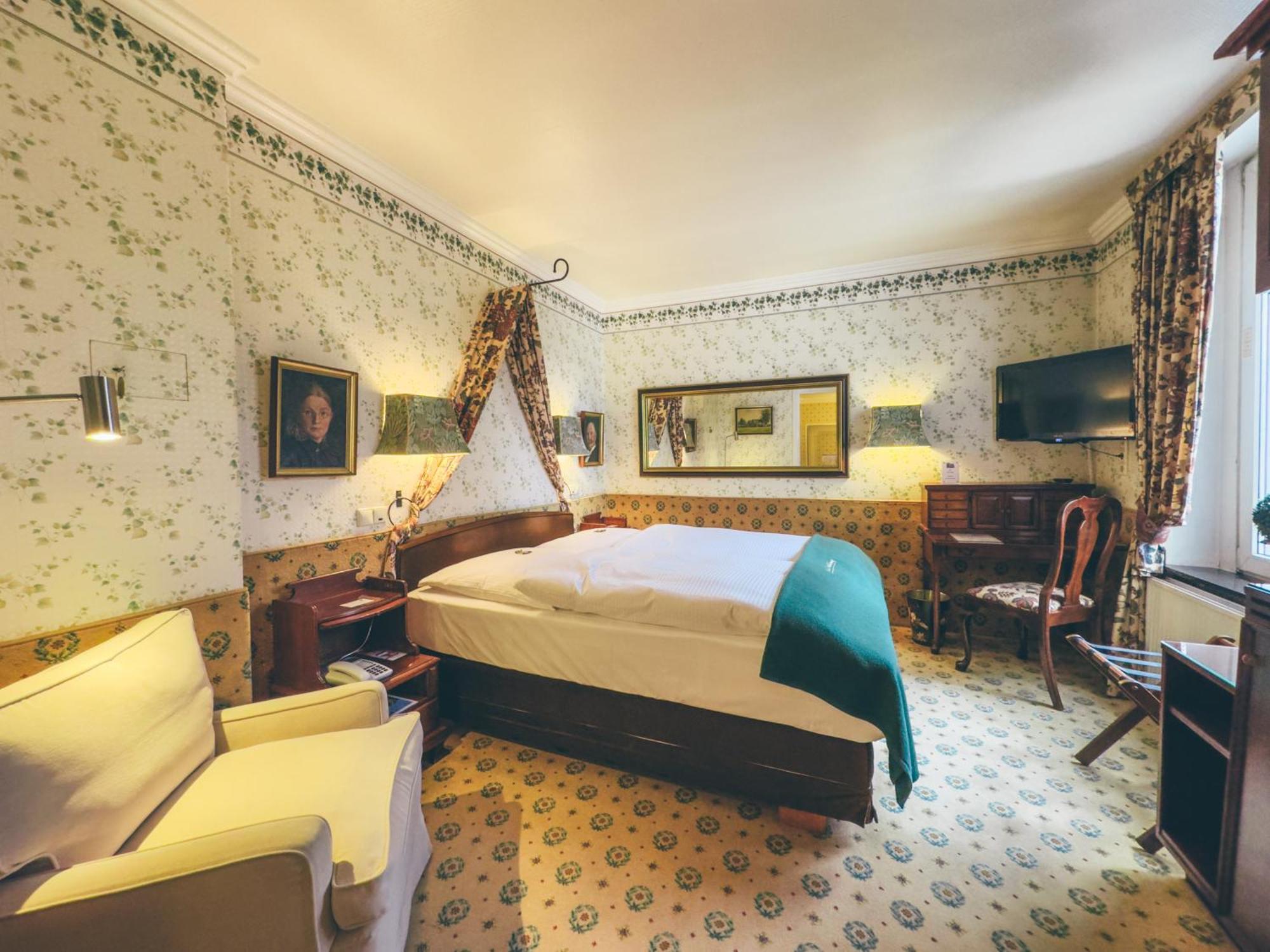 Mittelweg Hotel 3*