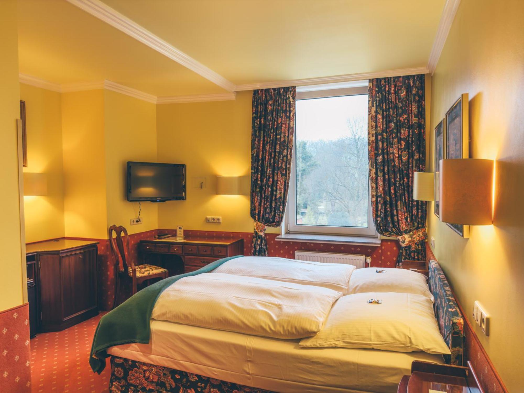 Hotel Mittelweg 3*