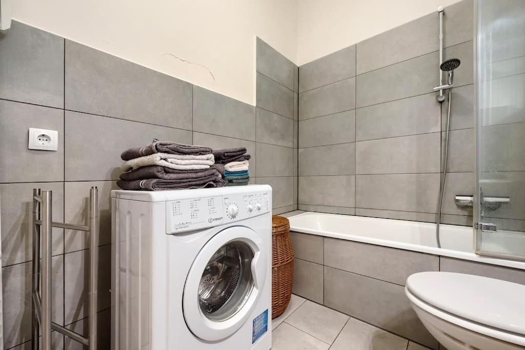 Appartement Wunderschoene 3 Zimmer Wohnung! *