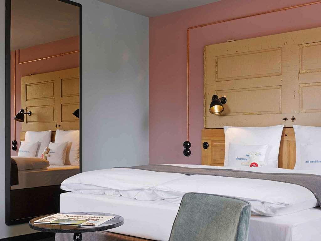 Hotel 25hours Altes Hafenamt 4*