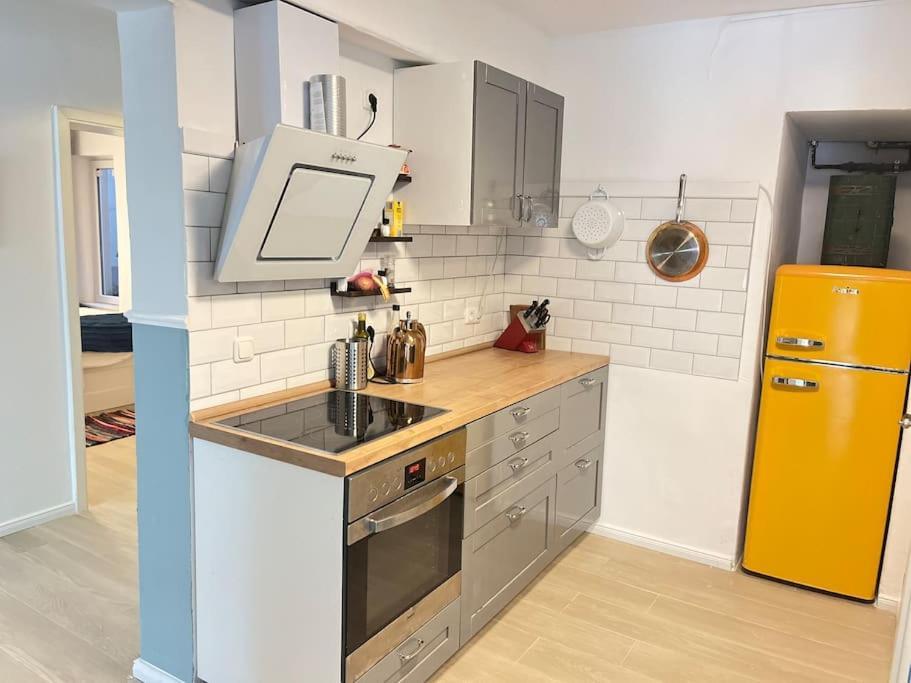 Appartement Gemuetliche, Grosse 6-zkb,eg-wohnung Im Herzen Eimsbuettels-2wc&2duschen *