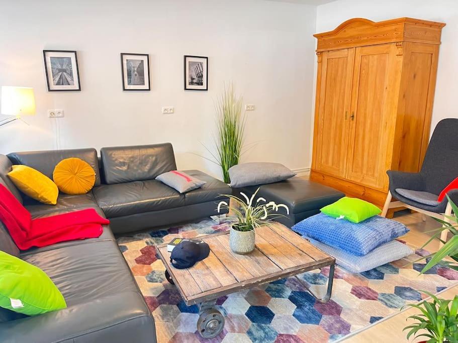 Appartement Gemuetliche, Grosse 6-zkb,eg-wohnung Im Herzen Eimsbuettels-2wc&2duschen