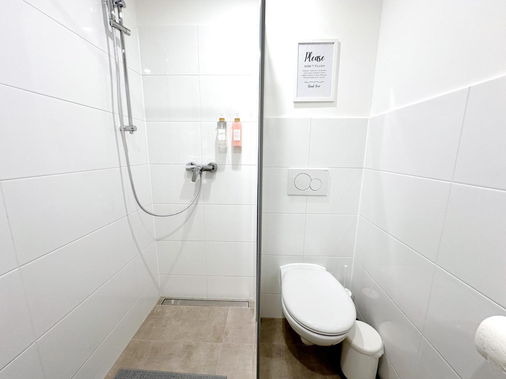 Gemuetliches 2 Ambient Mit Queensize-bett , Etagenbett& Schlafsofa In Alsternaehe Apartment