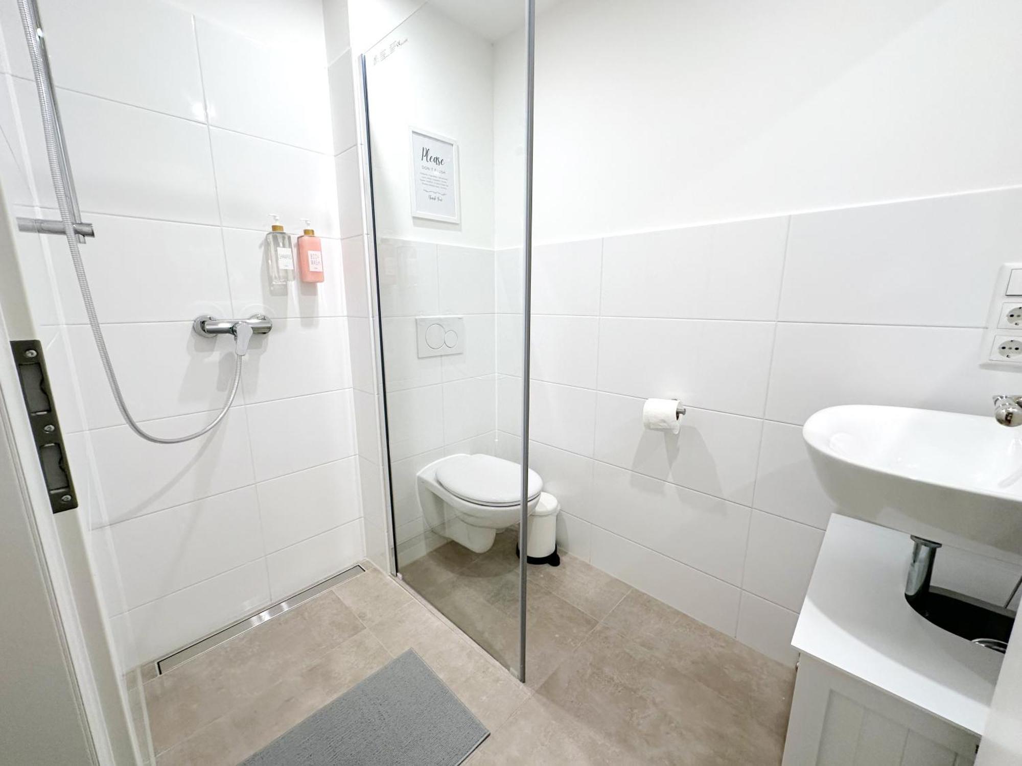 Gemuetliches 2 Ambient Mit Queensize-bett , Etagenbett& Schlafsofa In Alsternaehe Apartment