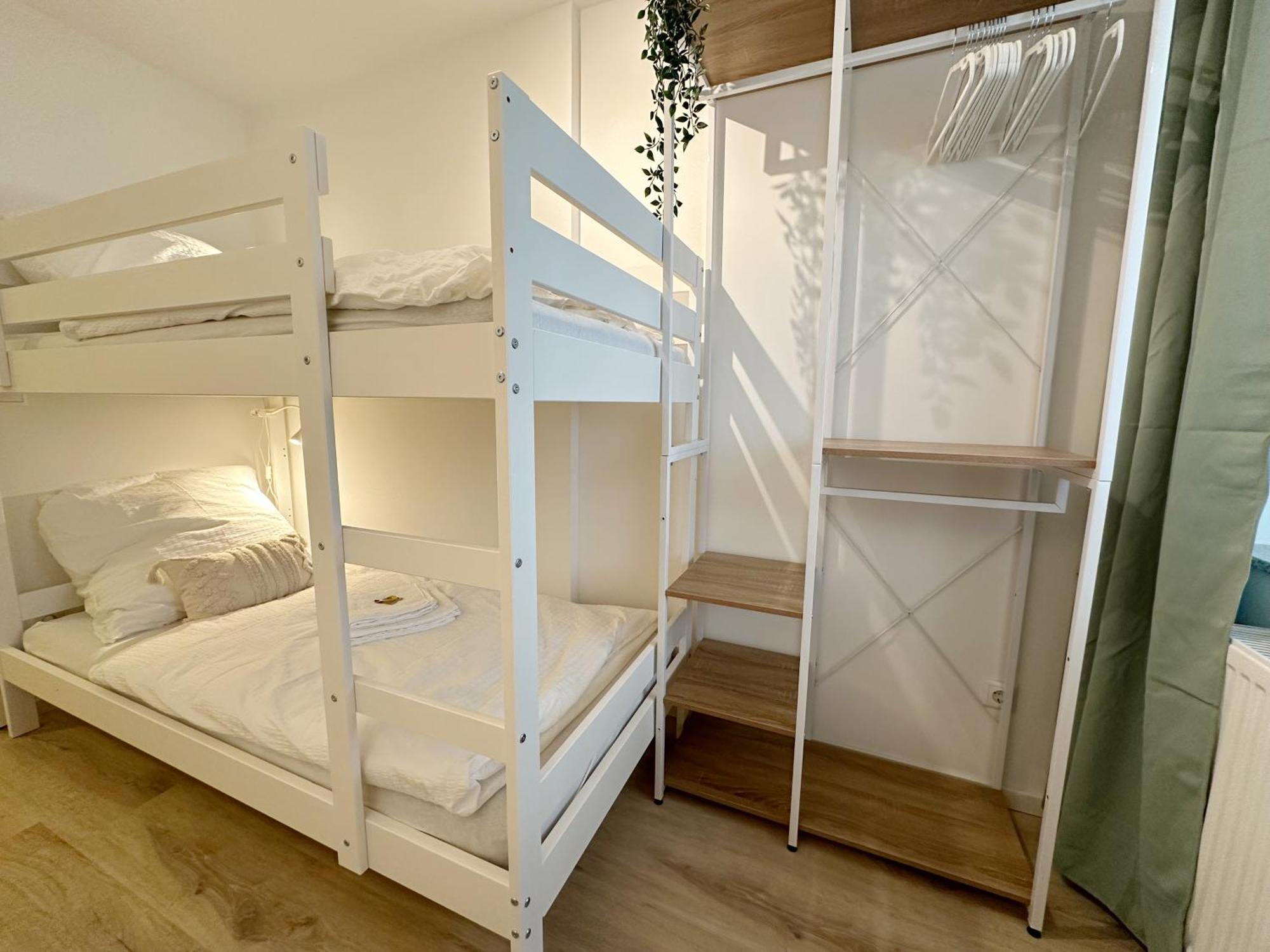 Apartment Gemuetliches 2 Ambient Mit Queensize-bett , Etagenbett& Schlafsofa In Alsternaehe