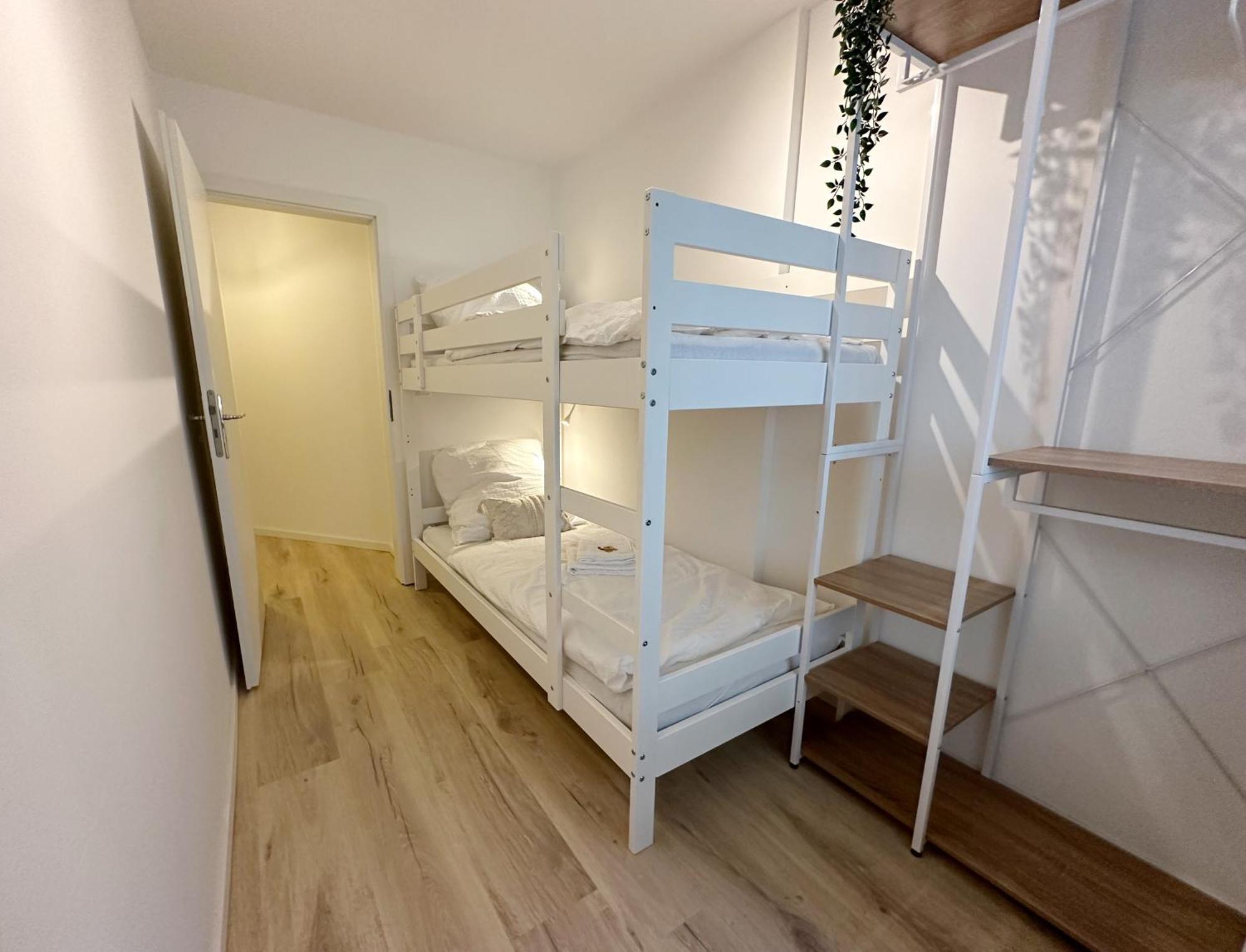 Gemuetliches 2 Ambient Mit Queensize-bett , Etagenbett& Schlafsofa In Alsternaehe Apartment
