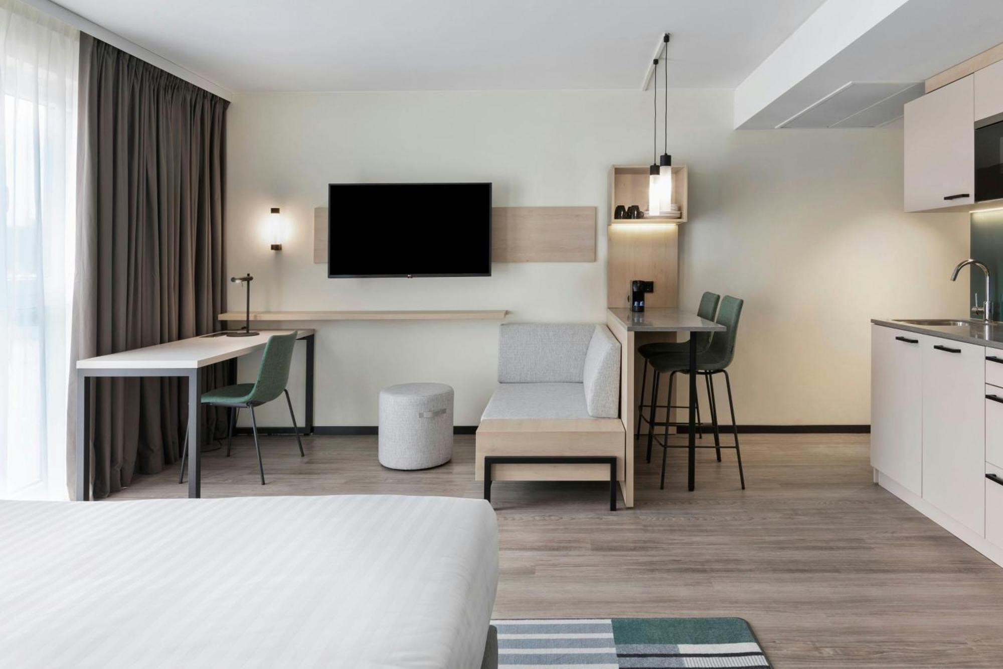 Hotel By Marriott Altona 4*