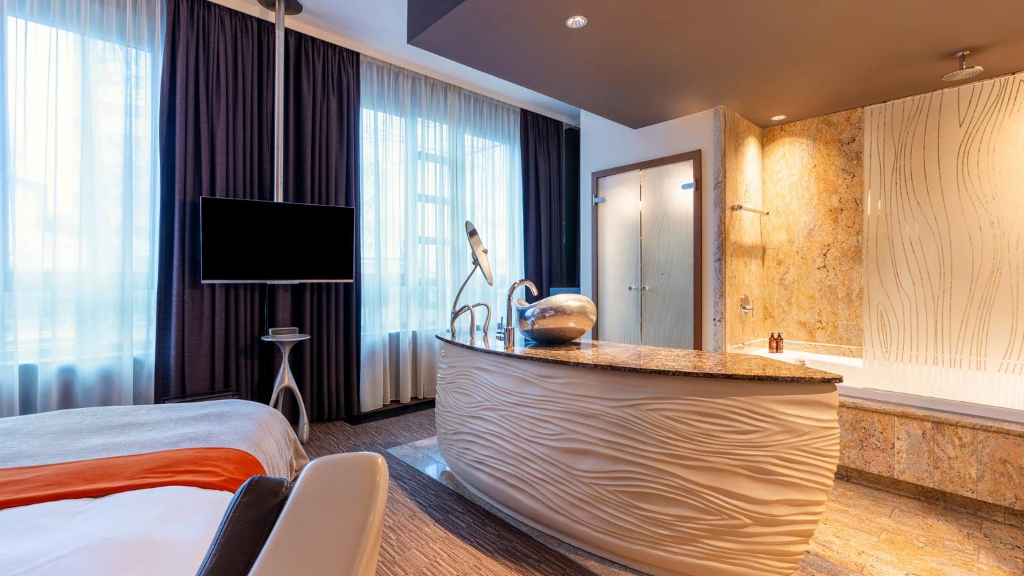 Hotel East