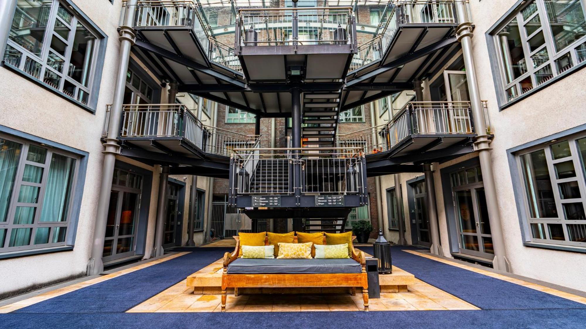 Hotel East 4*