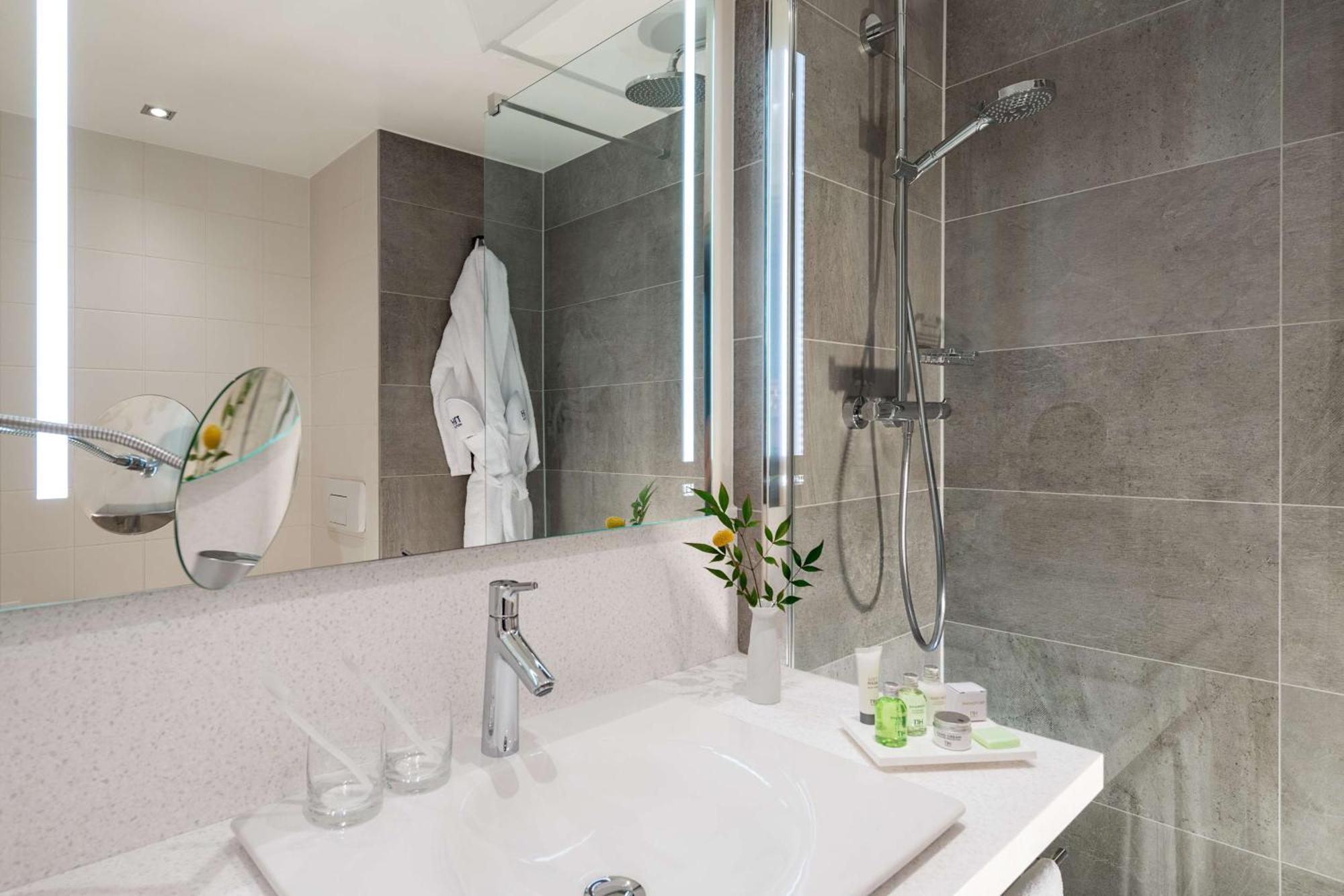 Nh Altona Hotel
