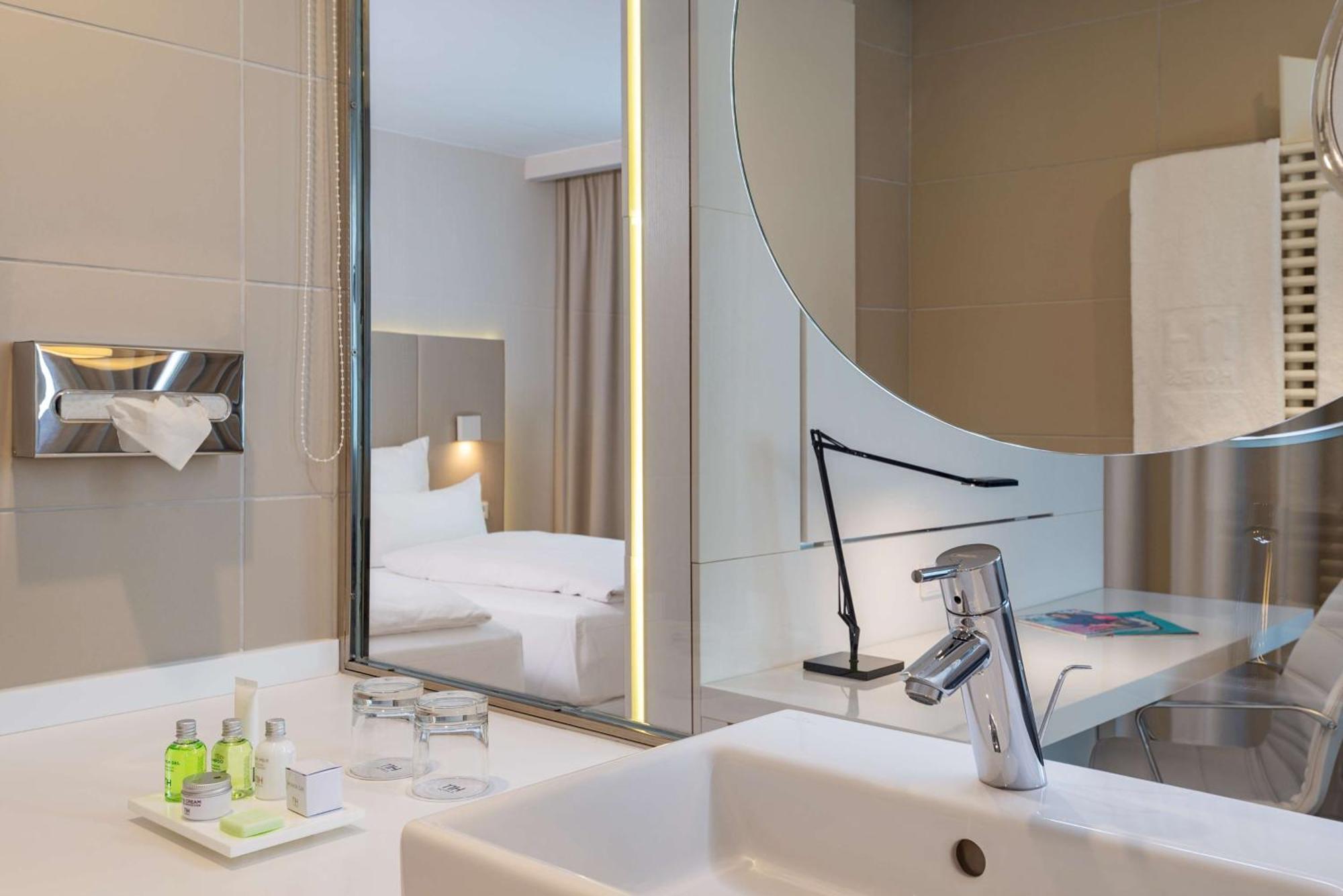 Hotel Nh Altona 4*