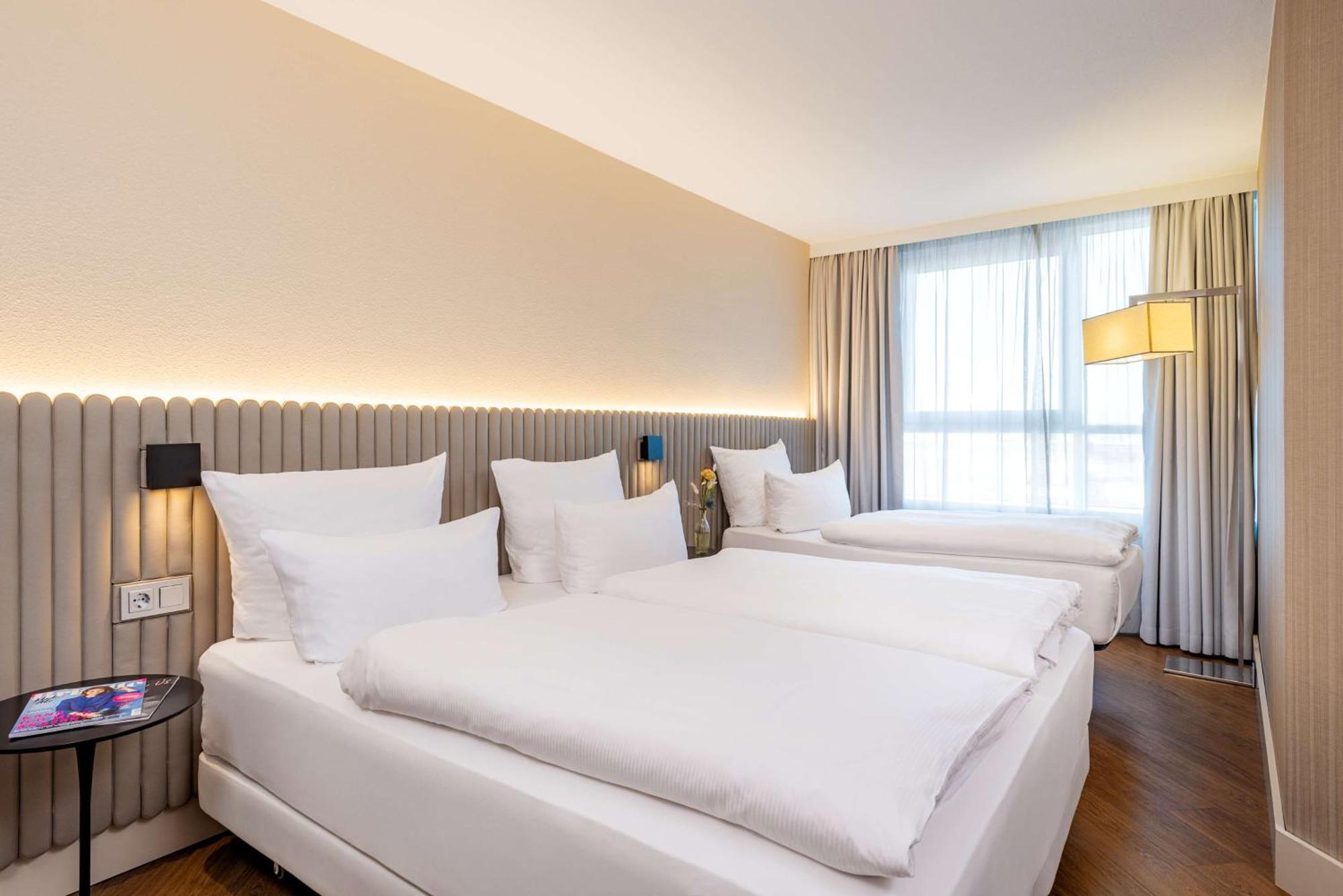 Hotel Nh Altona 4*