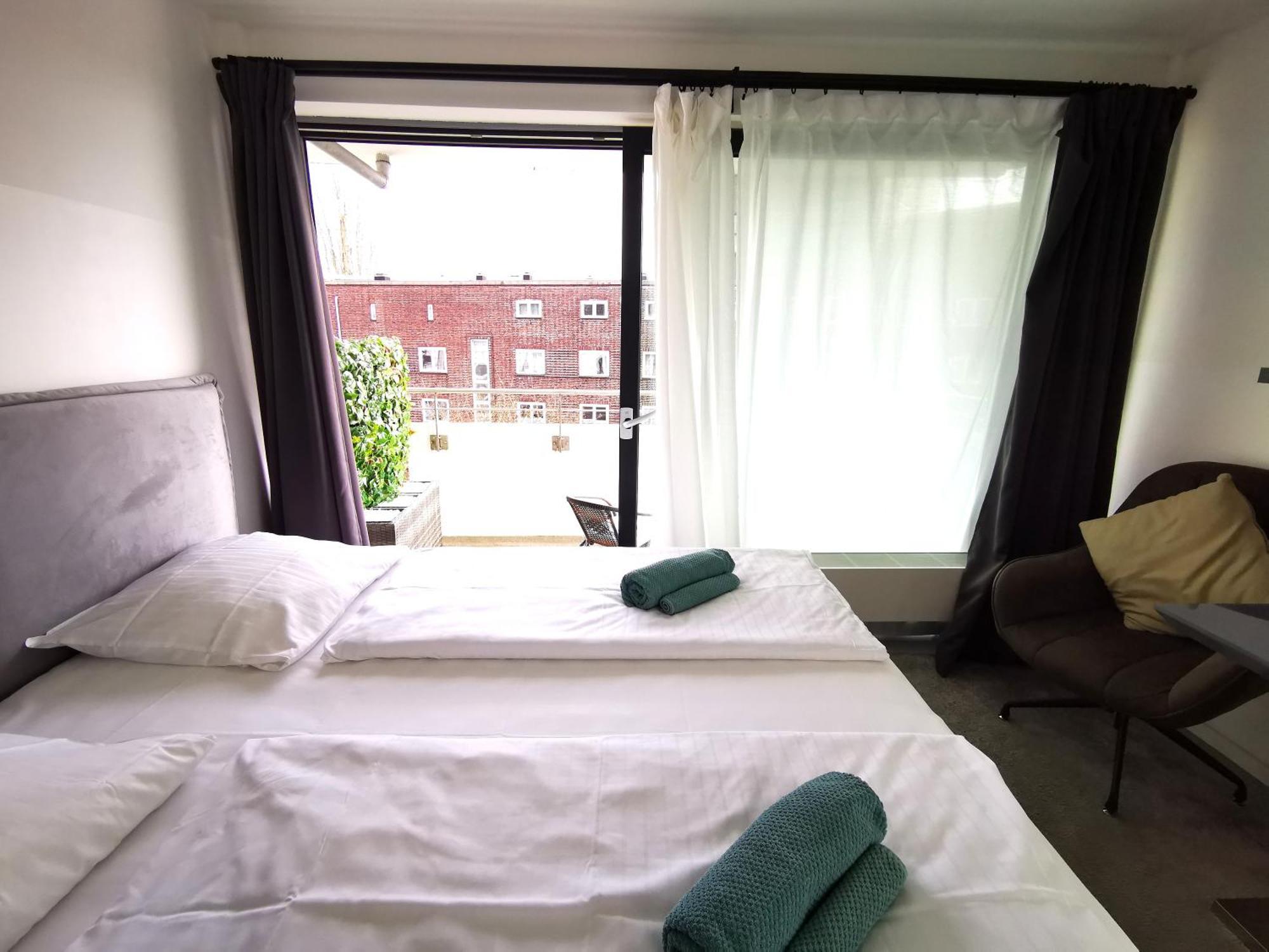 Hh 01 By Rockchair - Superhost Status - Modernes Mit Sonnigem Balkon & Premium Boxspringbetten In Winterhude - Geheimtipp Hamburg